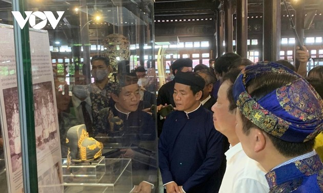 Two artefacts of Nguyen Dynasty open to public 