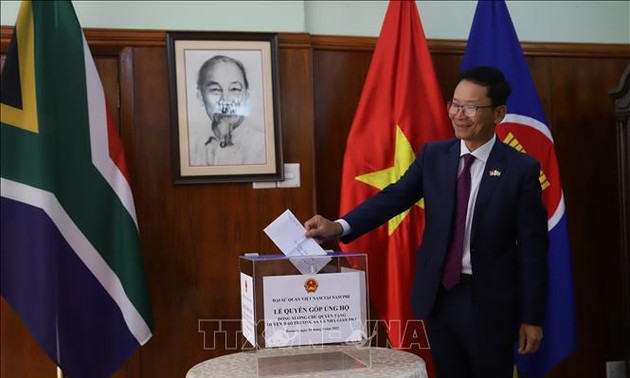 Overseas Vietnamese in South Africa donate to protect Vietnam’s national sovereignty