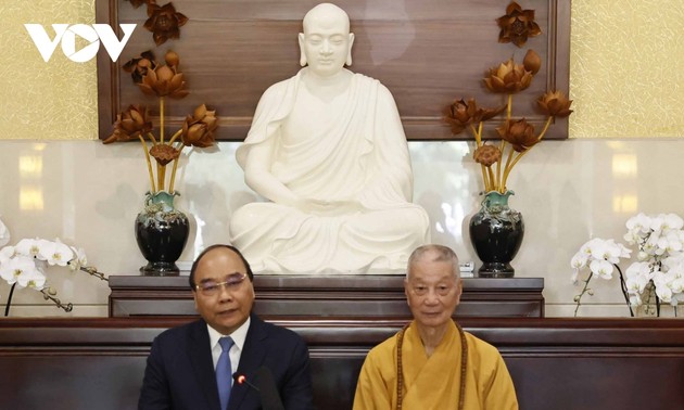 President Nguyen Xuan Phuc congratulates Buddhist dignitaries in HCMC on VESAK Day  