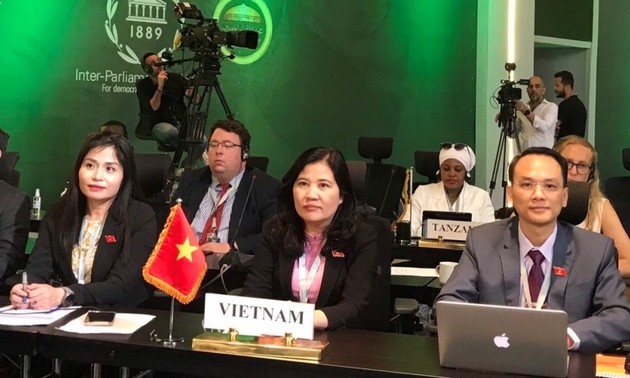  Young parliamentarians voice Vietnam's climate change response efforts