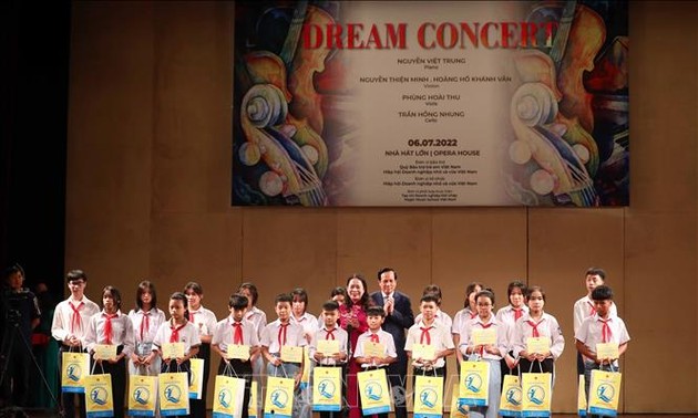 86,000 USD raised by music concert to help disadvantaged children