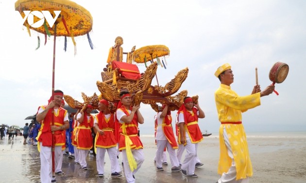 Tra Co Temple Festival in Quang Ninh