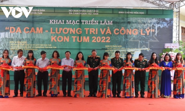 “Agent Orange-conscience and justice” exhibition opens in Kon Tum