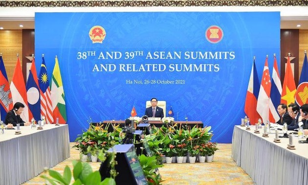 Vietnam strives with ASEAN for a strong Community