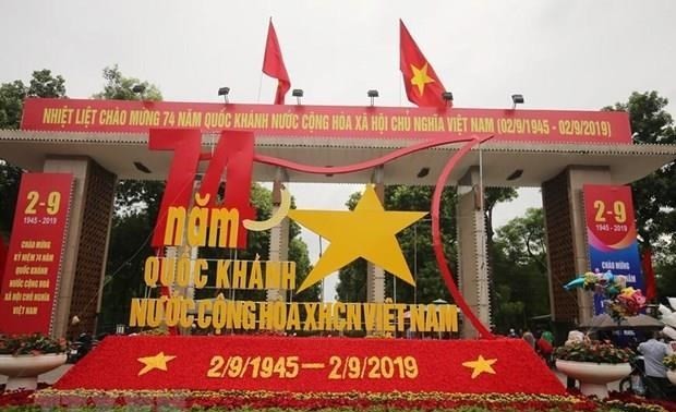 Foreign diplomats congratulate Vietnam on National Day
