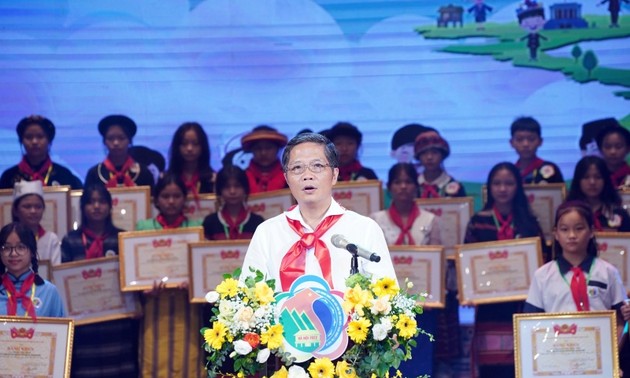 Party official calls for better conditions for ethnic children 