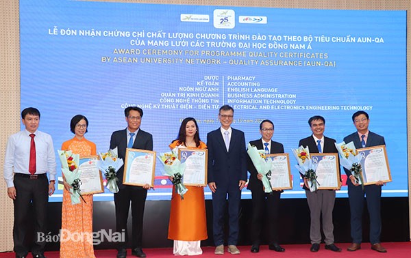 Lac Hong University receives Southeast Asia standard accreditation