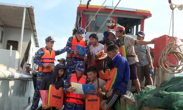 Naval Zone 5 disseminates legal information to fishermen  