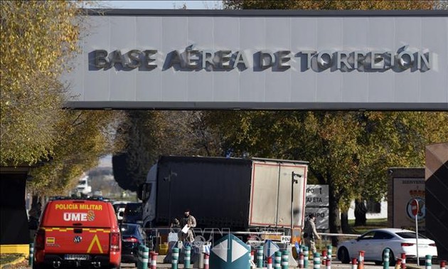 Bombs target embassies in Spain