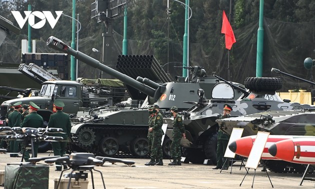 Modern Vietnamese military weapons exhibited at defence expo