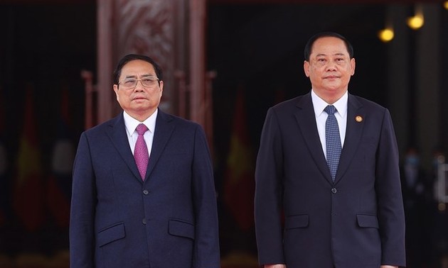 Vietnam, Laos constantly consolidate special friendship, solidarity