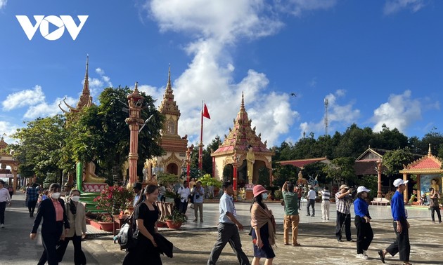 Tourists flock to Mekong Delta during Lunar New Year