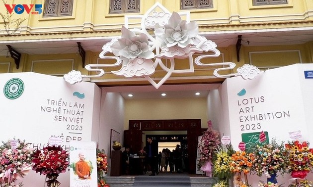 Hanoi art exhibition showcases lotus flowers’ pure beauty 