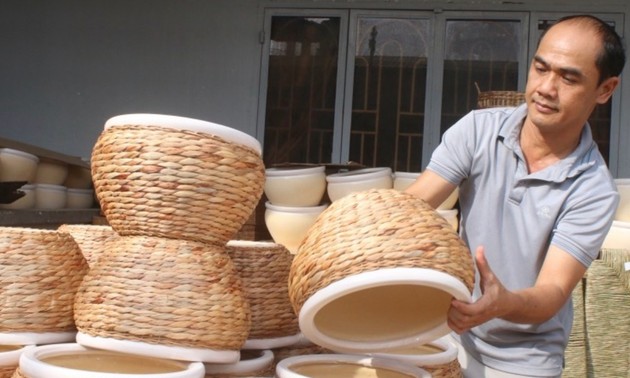 Binh Duong craft villages adapt in order to grow