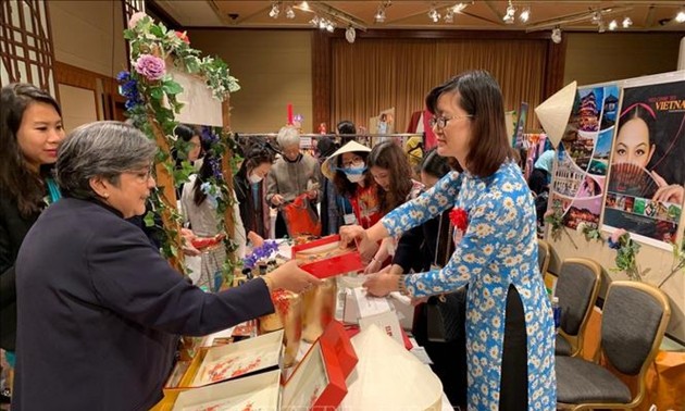 Vietnam participates in charity bazaar in Japan