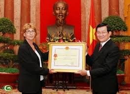 L'Ordre de Ho Chi Minh pour Raymond Aubrac