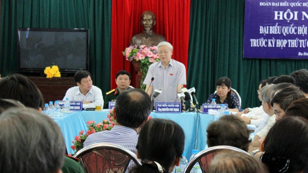 Le secrétaire général du Parti Nguyen Phu Trong rencontre son électorat