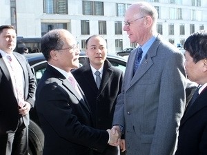 En visite en Allemagne, Nguyen Sinh Hung est reçu par le Président du Bundestag