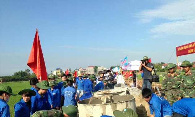 Les jeunes volontaires de Hanoi participent à l’instauration de la nouvelle ruralité
