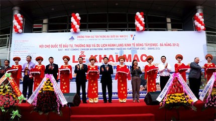 Inauguration de la foire internationale de l’investissement, du commerce et service  Da Nang 2013 