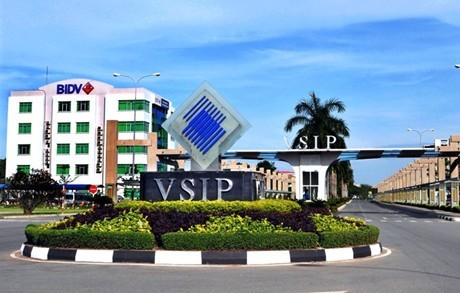 Le Premier Ministre singapourien à la mise en chantier du projet VSIP, à Quang Ngai