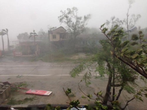 Lundi : le typhon le plus puissant depuis 2006 débarque au Centre-Vietnam 