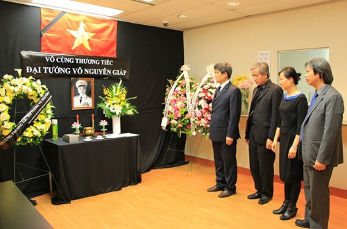 Hommages du général Vo Nguyen Giap aux ambassades du Vietnam à l'étranger