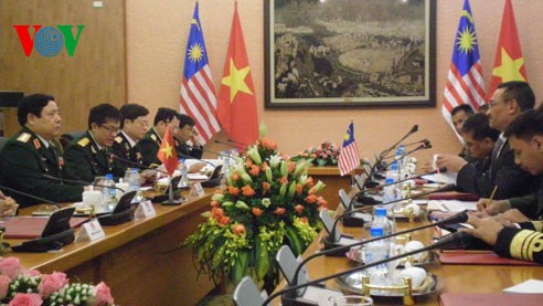 Défense : Vietnam et Malaisie renforcent leur coopération