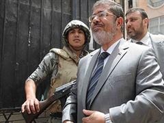 Egypte : le procès de Morsi ajourné au 8 janvier 2014
