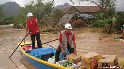 Venir en aide aux Vietnamiens à Tacloban, Philippines