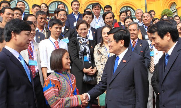 Le président Truong Tan Sang rencontre des enseignants émérites