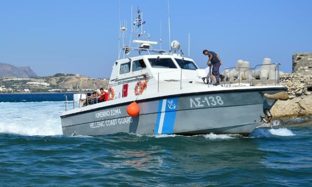 Naufrage d’un bateau de migrants en Grèce : au moins 12 morts