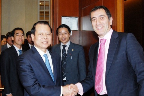 Le vice-Premier Ministre Vu Van Ninh visite Toronto