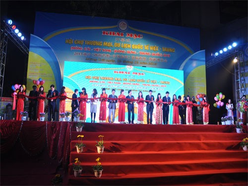 Ouverture de la foire commerciale et touristique internationale Vietnam-Chine 2013