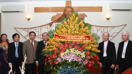 Noël : Nguyen Xuan Phuc présente ses voeux aux chrétiens à Dong Nai
