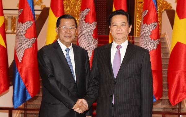 Le Premier Ministre cambodgien en visite officielle au Vietnam