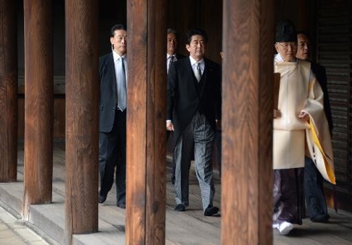La visite de Shinzo Abé au temple Yasukuni provoque la colère de Pékin et Séoul 