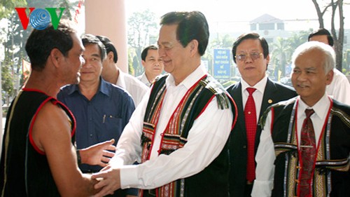Le Premier Ministre Nguyen Tan Dung visite le district de Sa Thay (Kon Tum)
