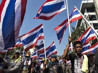 Thaïlande: La commission électorale veut ajourner les législatives 