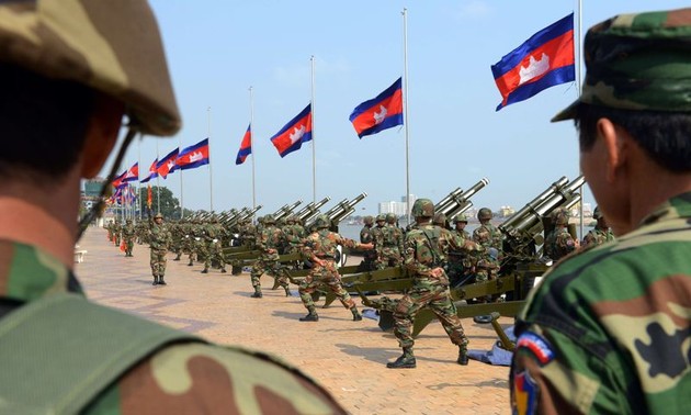 Cambodge : l’armée affirme vouloir protéger la Constitution et le gouvernement