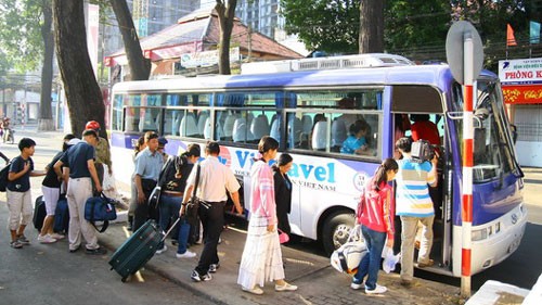 Des milliers de touristes étrangers viennent au Vietnam le jour de l’an