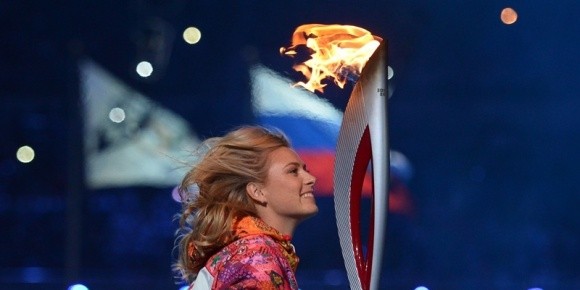 La flamme olympique allumée à Sotchi : la 22e édition des JO d'hiver commence
