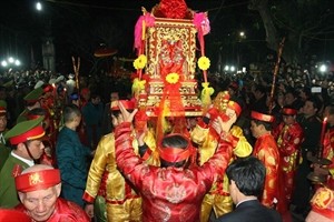 Ouverture de la fête du temple Trân à Nam Dinh