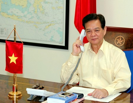 Entretien téléphonique entre les Premiers ministres vietnamien et malaisien