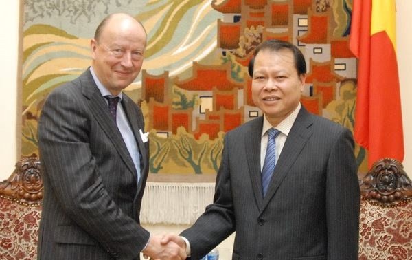 Le vice-Premier ministre Vu Van Ninh reçoit le vice-ministre suédois des Affaires étrangères 
