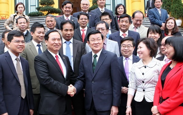 Le président Truong Tan Sang reçoit les industriels textiles exemplaires