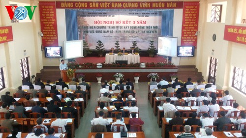 Vu Van Ninh préside la conférence-bilan de l’instauration de la nouvelle ruralité