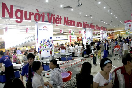 “Les Vietnamiens privilégient les produits vietnamiens” dans les supermarchés de Hanoi