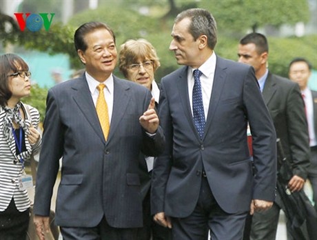 Fin de la visite du Premier ministre bulgare au Vietnam