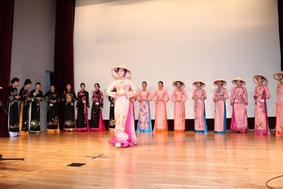Le Ao dai vietnamien à l’exposition de la mode Asean-Chine 2014